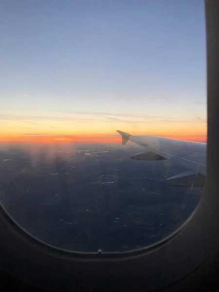 Amanecer Desde Ventana Del Avión —  Fotos de Stock