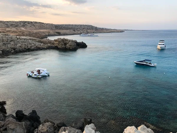 Cyprus Cape Greko Sunset Rocky Mountains Blue Lagoon Ship Sea — Stock Photo, Image