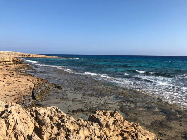 地中海 塞浦路斯 Protaras Ayia Napa 海面上的波浪 夏天的一天 — 图库照片