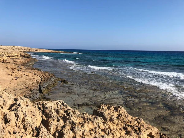 Morze Śródziemne Cypr Protaras Ayia Napa Fale Morzu Letni Dzień — Zdjęcie stockowe