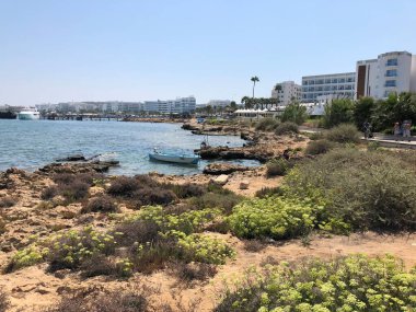 Akdeniz 'de. Kıbrıs Protaraları. gemiler