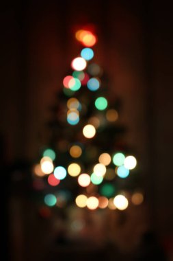 Noel ağacı bulanık. Renkli daireler