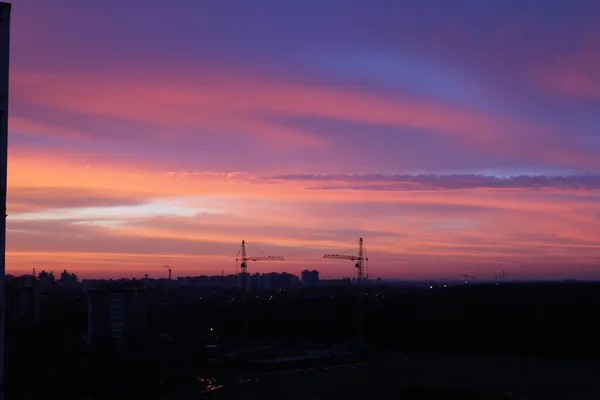 Purpurrote Morgendämmerung Der Stadt — Stockfoto