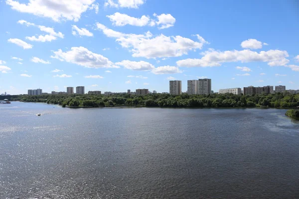 Moskauer Khimki Fluss Sommerpanorama Stockbild