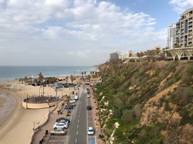 Akdeniz 'in panoramik manzarası ve İsrail' deki uçurum