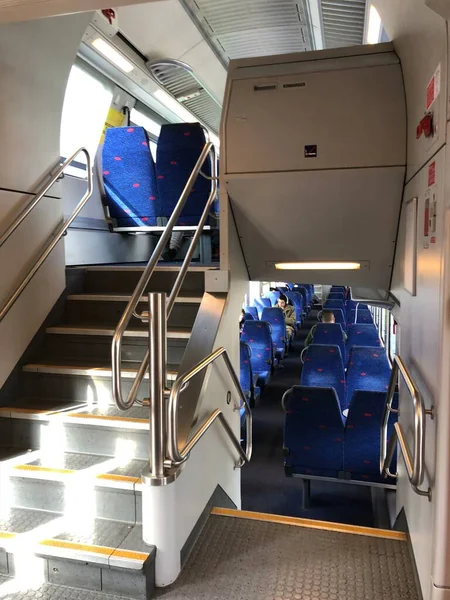 İsrail 'de çift katlı kırmızı tren