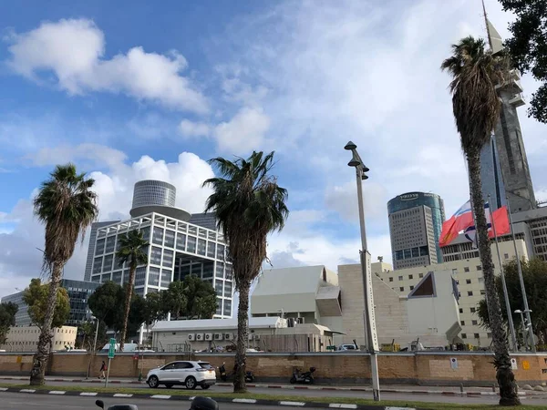 Tel Aviv sokaklarının fotoğrafları, ayrıca Tel Aviv-Yaffa - İsrail 'in birleşik şehir belediyesi.