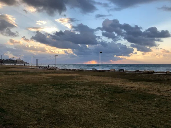 Тель Авив Пляж Альма Закат Над Морем Облачное Небо — стоковое фото