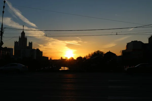 Siluetas Edificios Atardecer —  Fotos de Stock