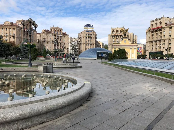  Ukrayna 'nın Kiev kentindeki Bağımsızlık Meydanı (Meydan Nezalezhnosti) manzarası