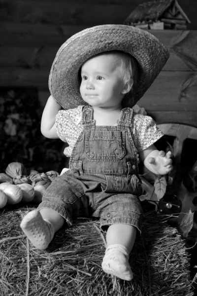 Farm Girl Straw Hat Sits Haystack — Stock Photo, Image