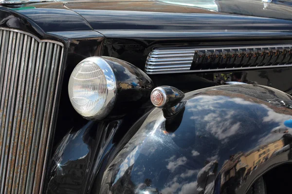 Voorspatbord Koplamp Van Een Retro Auto — Stockfoto