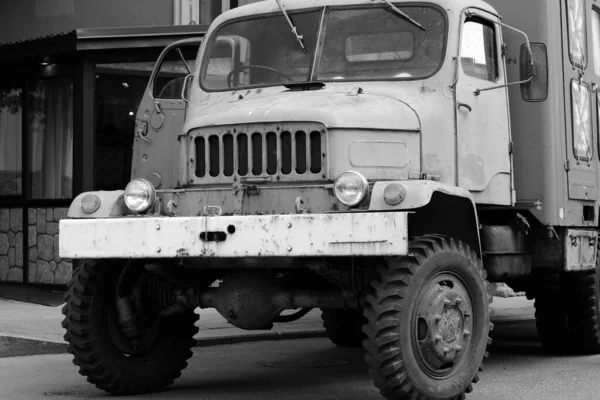 Viejo Camión Cubierto Óxido Foto Blanco Negro —  Fotos de Stock