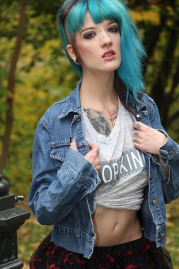 Alternatif model punk rockabella tarzı