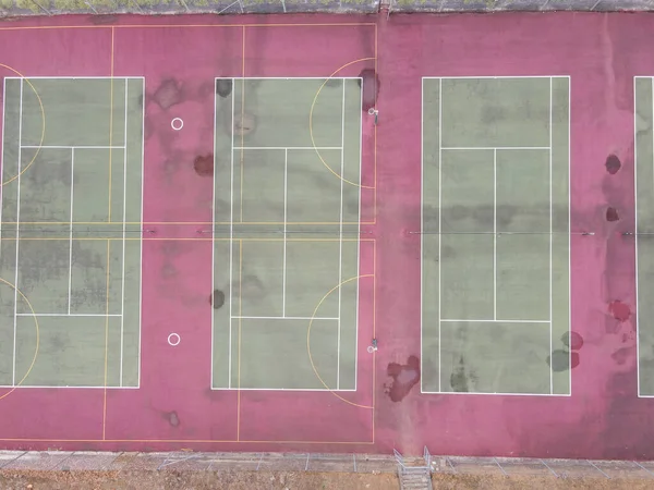 Вид сверху на ряд теннисных кортов — стоковое фото
