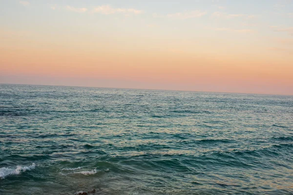 Paisaje plano de horizonte visto sobre el océano — Foto de Stock