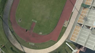 Pist ve saha üzerinde uçan insansız hava aracı