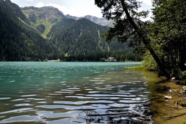 Vänster Strand Anterselva Sjön Ligger 1650 Meter Över Havet Stig — Stockfoto