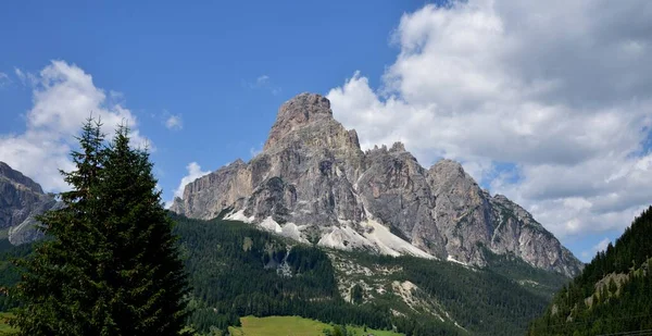 Mount Sassongher 2665 Meter Hoog Een Van Meest Karakteristieke Buurt — Stockfoto