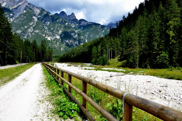 Valle Del Río Ansiei Carril Bici Conduce Desde Misurina Ciudad —  Fotos de Stock