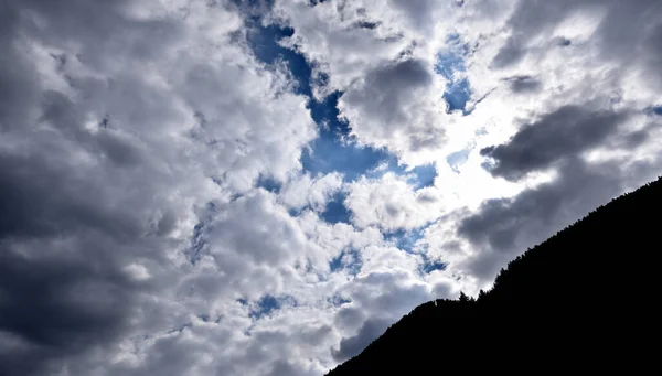 Nuvens Cúmulos Céu Azul Acima Vale Anterselva — Fotografia de Stock