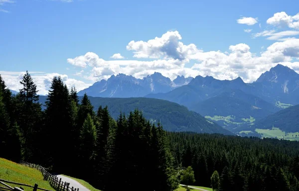 Journée Ensoleillée Été Sur Groupe Baranci Vue Depuis Les Montagnes — Photo