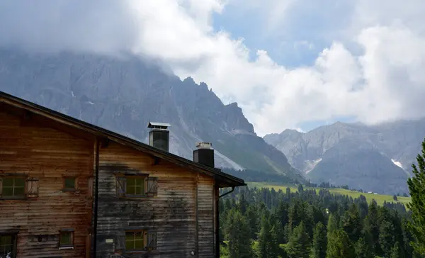 Refúgio Passo Delle Erbe Com Parte Sass Putia Anel Walscher — Fotografia de Stock