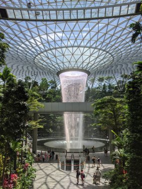 Singapur Changi Havaalanı Mücevher Su Çeşmesi