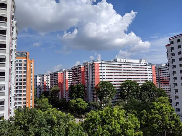 Singapore Hdb Blocks Sunshine Blue Sky Clouds — Stock Photo, Image