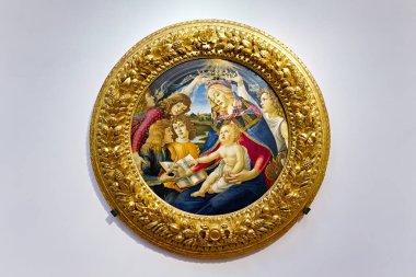 Botticelli 'nin Magnificat Madonna' sı Floransa 'daki Uffizi Galerisi' nde sergilenmektedir. Resimde Meryem Ana ve çocuk ve melek figürleri yer alıyor..