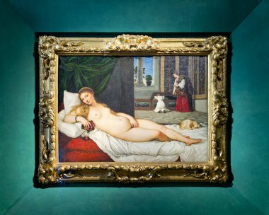 Uffizi Galerisi ziyaretçileri, Tiziano 'nun Urbino Venüs tablosunu, zıt bir geçmişe sahip yaslanmış bir figürü sergiliyor..