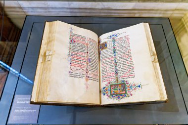 Saint Giles 'ın birası Floransa' daki Nazionale del Bargello Müzesi 'nde sergilenmektedir. Kitapta renkli çizimler ve karmaşık detaylar yer alıyor..