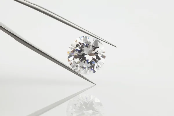 Big Loose Diamond Held in Tweezers — Stock Photo, Image