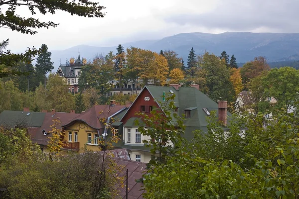 Перегляд Шклярська Poreba гірського міста в Karkonosze, Польща — стокове фото