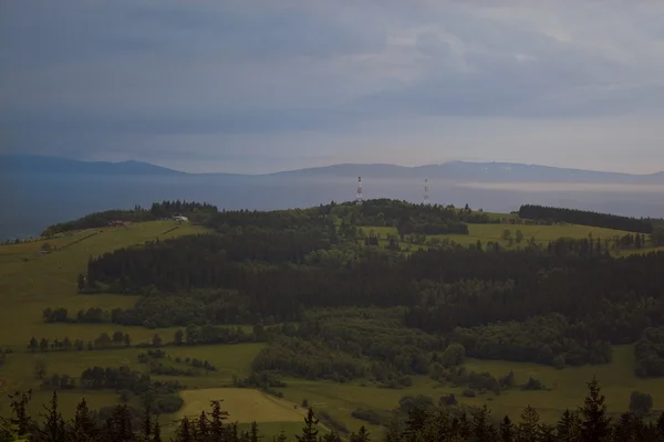 Blick vom Gipfel des Okole im Kaczwskie-Gebirge in Polen — Stockfoto