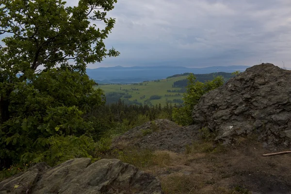 Uitzicht vanaf Okole piek in Kaczwskie gebergte in Polen — Stockfoto