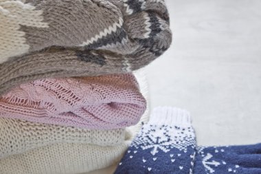 Açık renkli örgü elbise