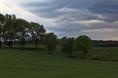 Fırtına öncesi dramatik gökyüzü