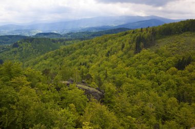 Dağlar üzerinde güzel havadan görünümü