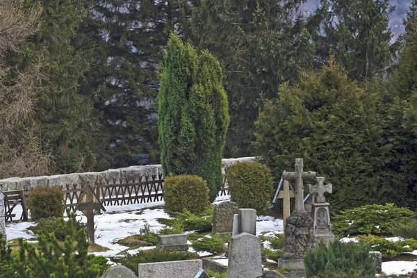 A cemetery behind Wang temple in Karpacz, Poland — Stock Photo, Image