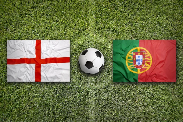 英格兰主场迎战葡萄牙国旗上足球场 — 图库照片