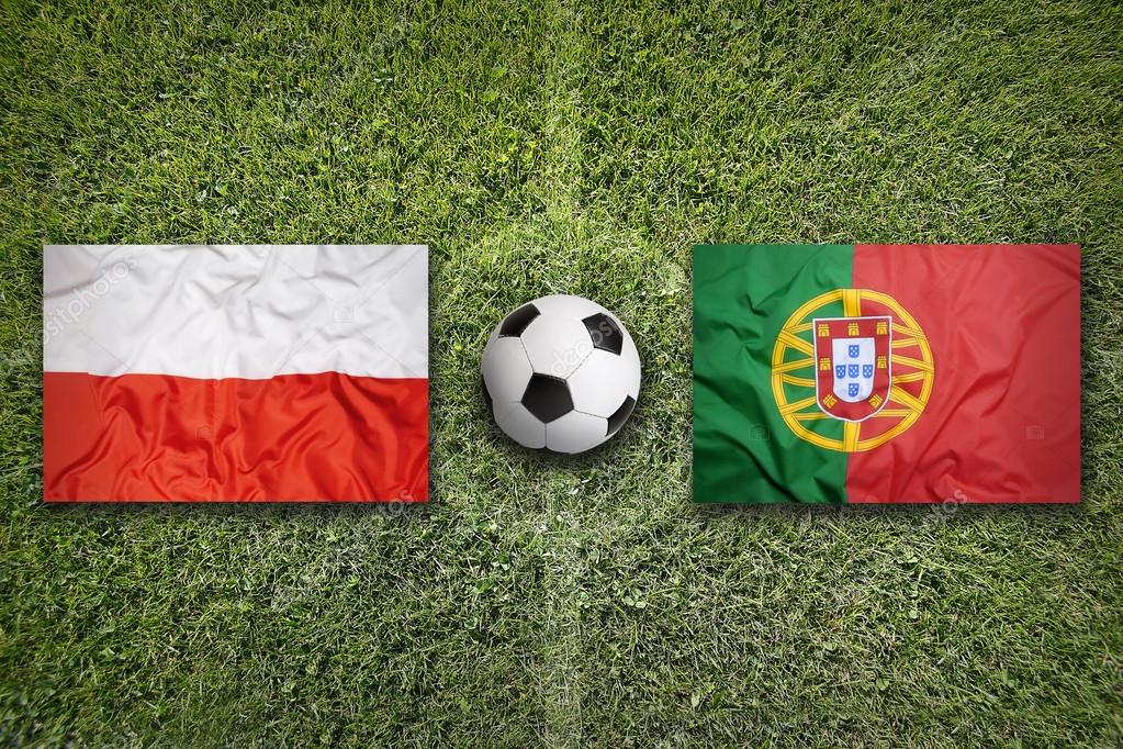 ポルトガル対ポーランド サッカーのフィールドにフラグを設定します ストック写真 C Kb Photodesign ポルトガル対ポーランド サッカーのフィールドにフラグを設定します ストック写真 C Kb Photodesign
