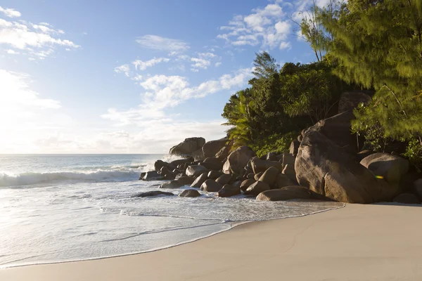 Praia de Anse Georgette, Seychelles em luz da noite — Fotografia de Stock