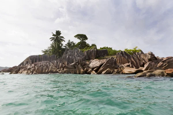 Тропический остров Сент-Пьер — стоковое фото
