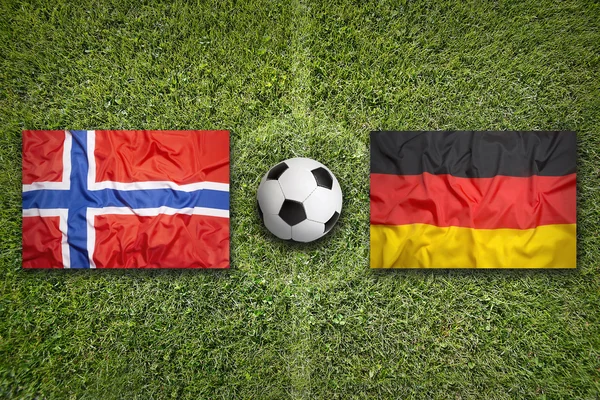 挪威与德国国旗上足球场 — 图库照片
