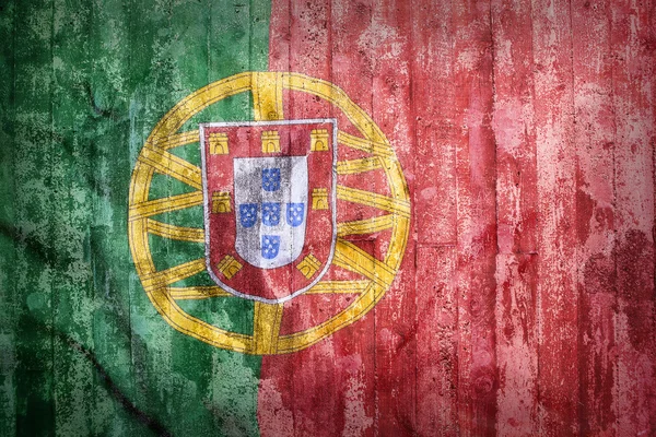 Stile Grunge della bandiera portoghese su un muro di mattoni — Foto Stock
