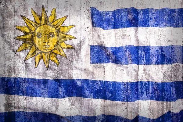 Gaya Grunge bendera Uruguay pada dinding bata — Stok Foto