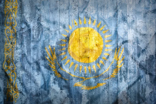 哈萨克斯坦国旗在砖墙上的 grunge 风格 — 图库照片