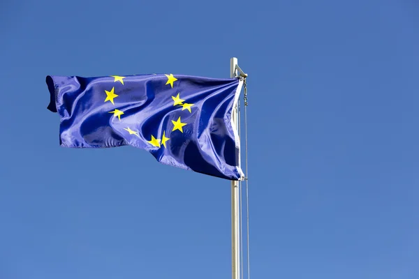 Прапор Європейського Союзу на за флагштока — стокове фото