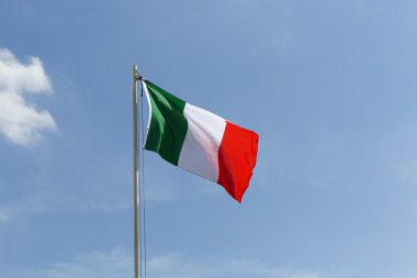 İtalya'nın ulusal bayrağını bir bayrak direği